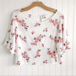 Beautiful rose embroidered flowy shirt🌹